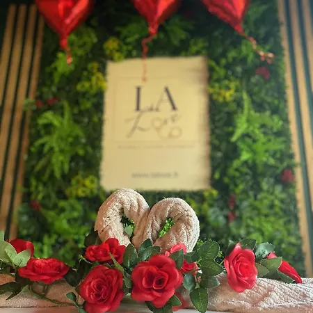 La - Love hotel